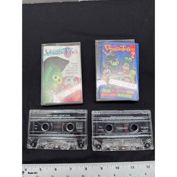 Veggie Tunes & Veggie Tunes 2 Cassette Tape Set - Picture 4 of 8